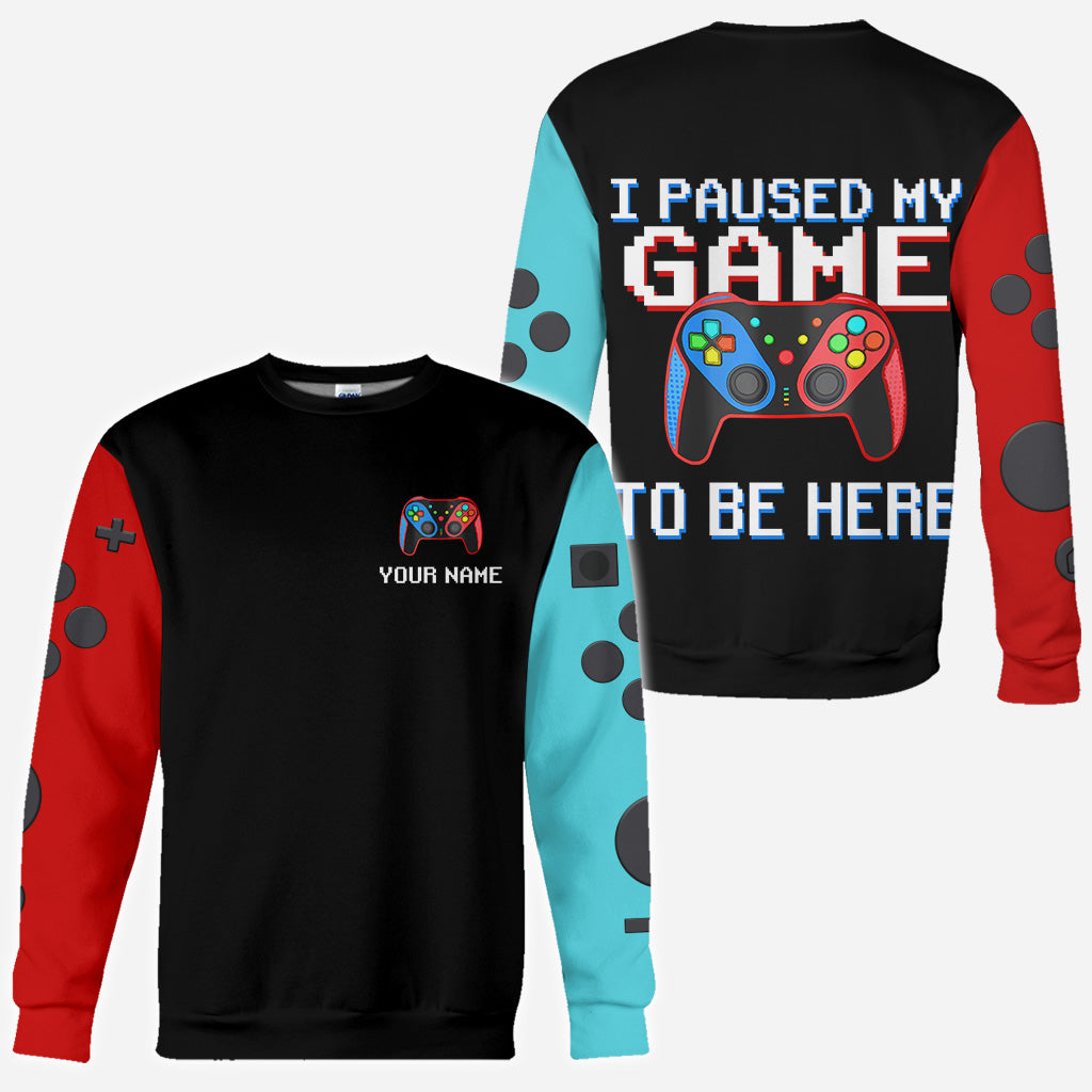 Ich habe mein Spiel pausiert, um hier zu sein – Personalisiertes Videospiel-Shirt