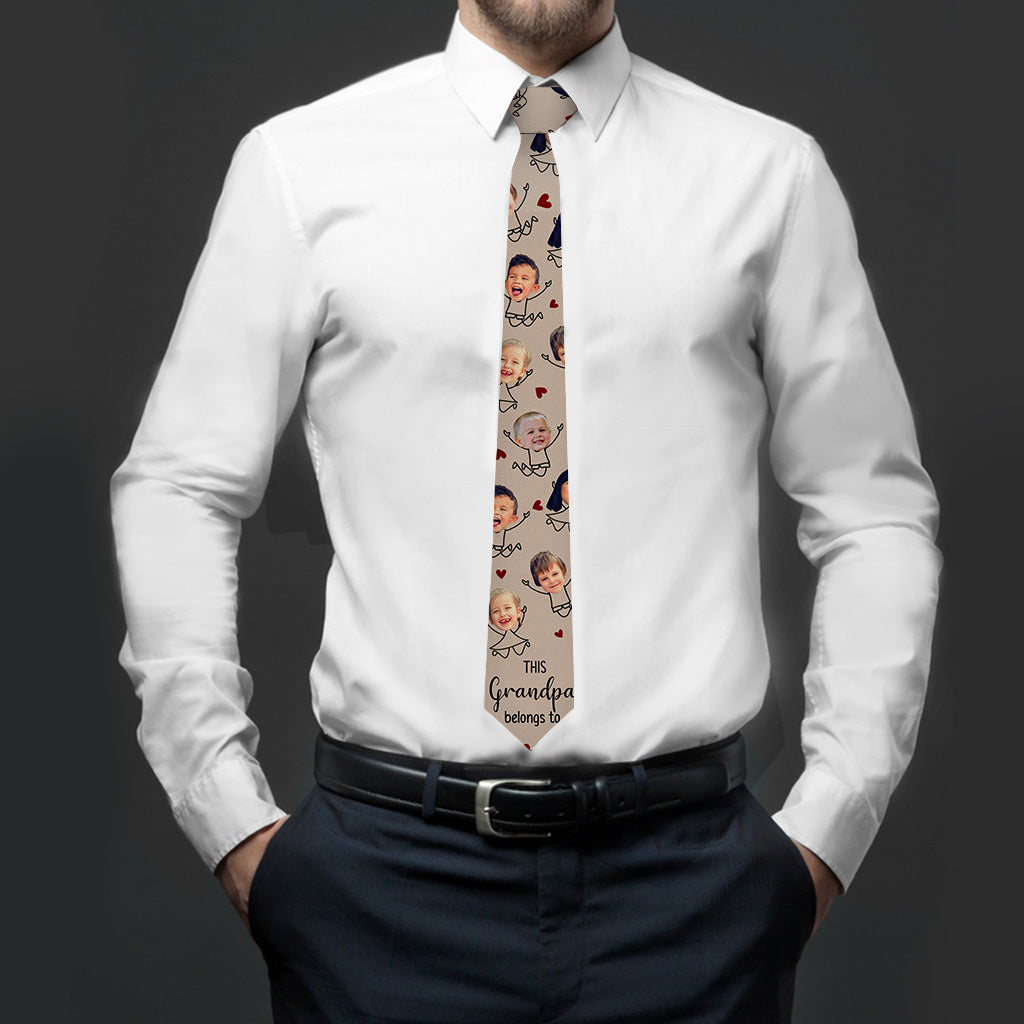 Diese Krawatte gehört Papa – Geschenk für Papa, Opa, Onkel, Bruder, Ehemann – Personalisierte Krawatte