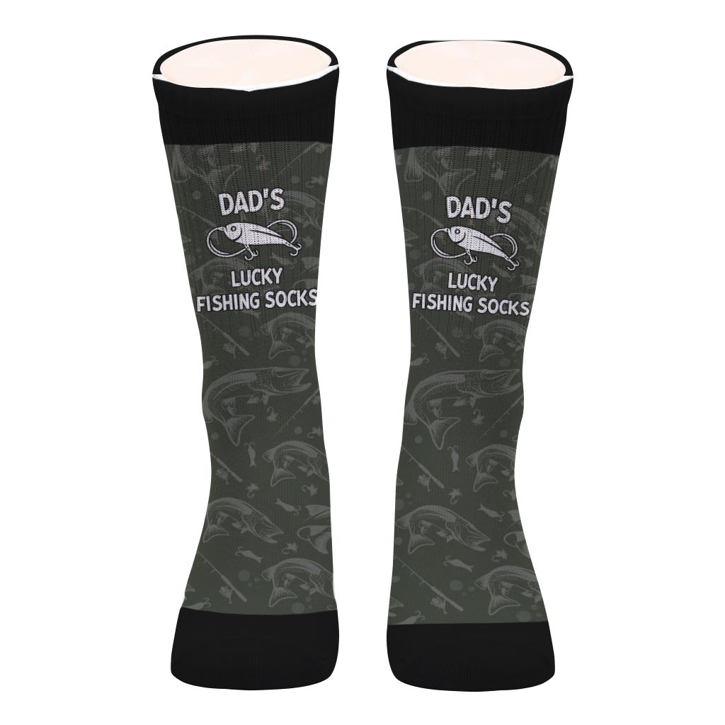 Glückssocken mit Anglermotiv – Geschenk für Papa, Onkel, Tante, Oma, Opa, Mama, Sohn, Tochter, Bruder, Schwester, Enkelin, Enkel, Ehemann, Ehefrau, Freund, Freundin, Freund, Kollege – Personalisierte Socken