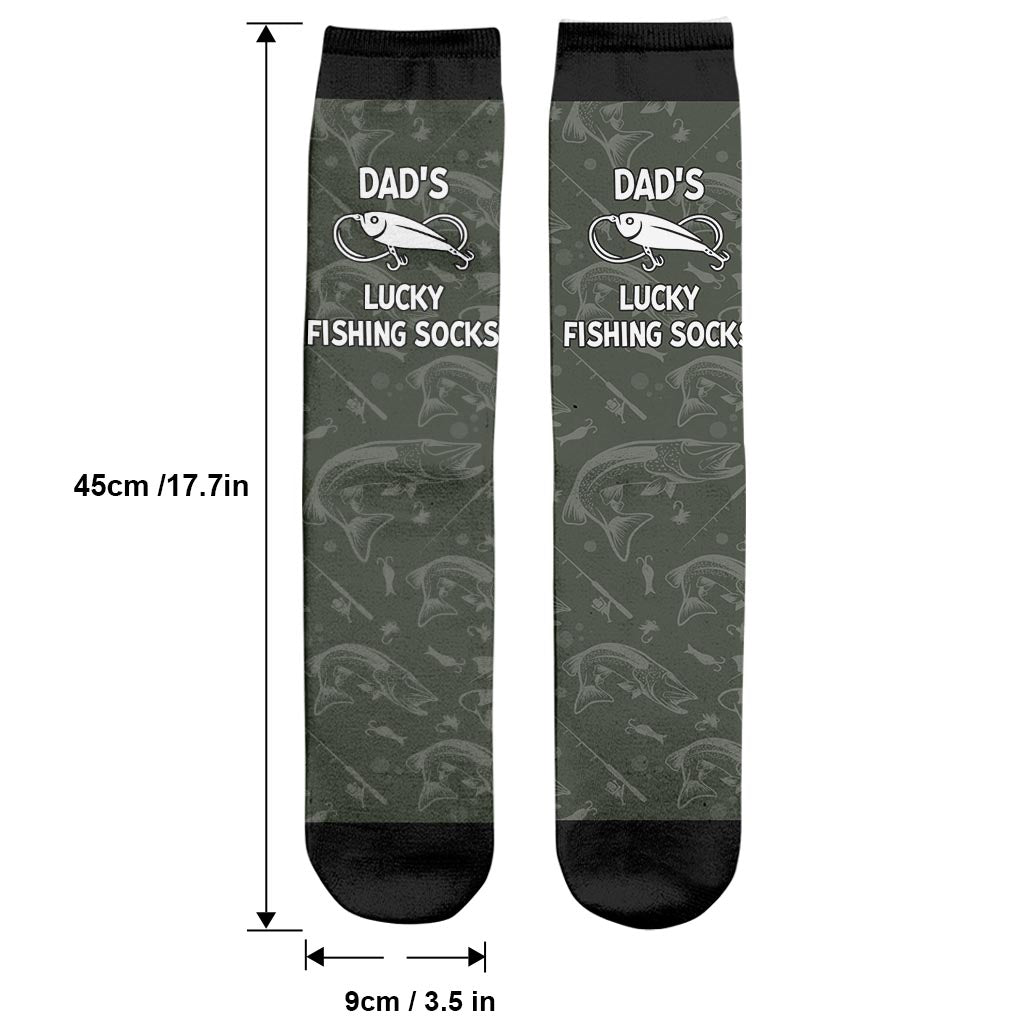 Glückssocken mit Anglermotiv – Geschenk für Papa, Onkel, Tante, Oma, Opa, Mama, Sohn, Tochter, Bruder, Schwester, Enkelin, Enkel, Ehemann, Ehefrau, Freund, Freundin, Freund, Kollege – Personalisierte Socken