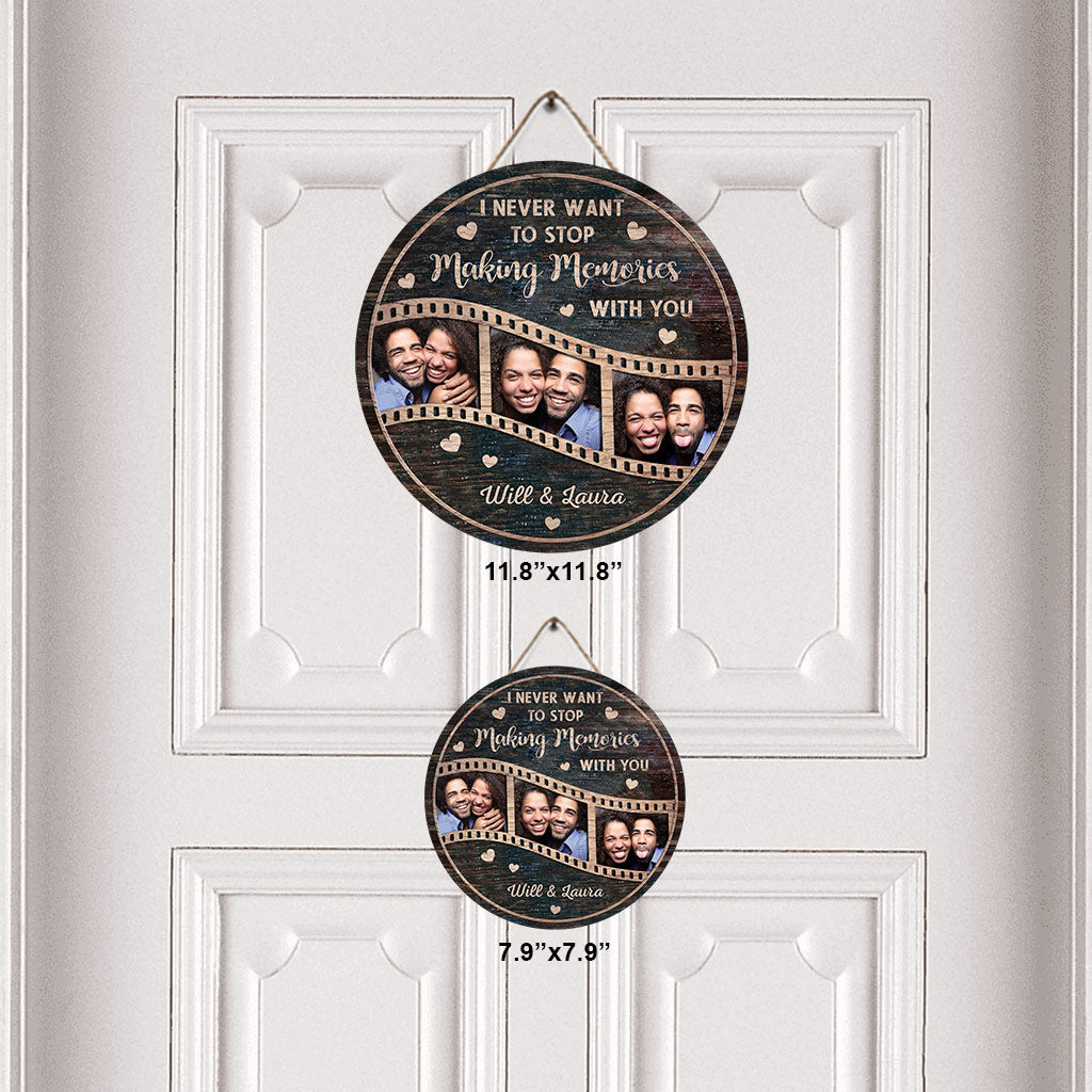 I Never Want To Stop Making Memories With You - Personalized Couple Couple Round Wood Sign