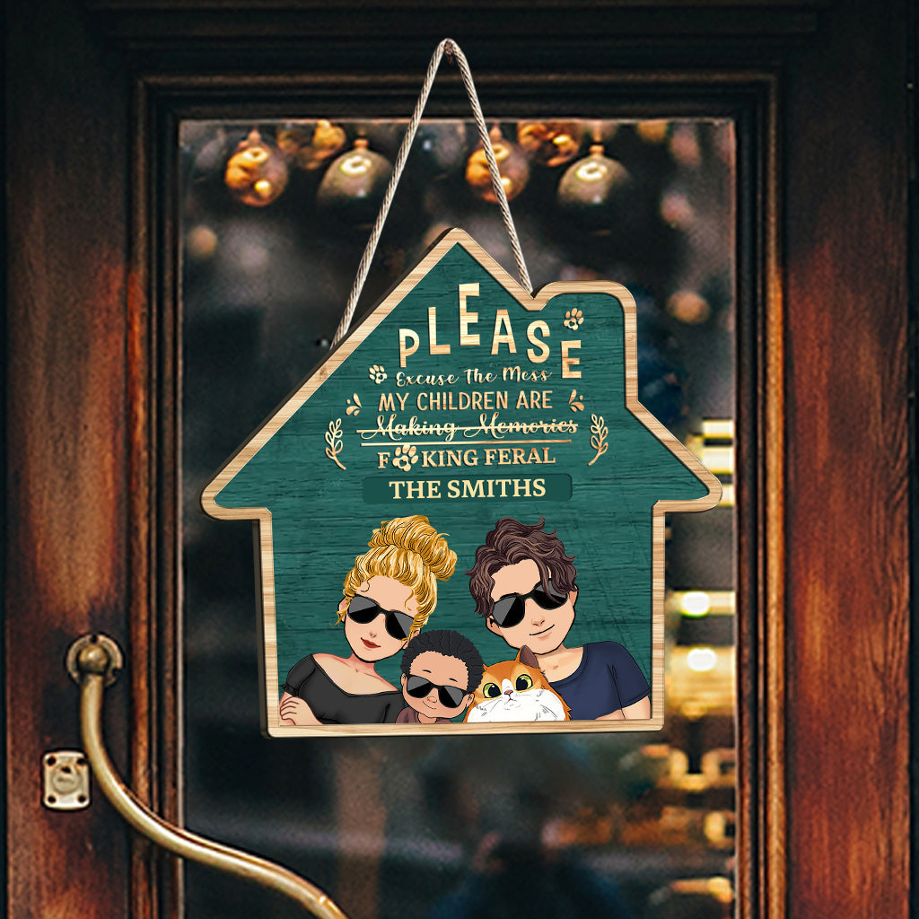 Bitte entschuldigen Sie die Unordnung, meine Kinder sind wild – personalisiertes Familien-Holzschild