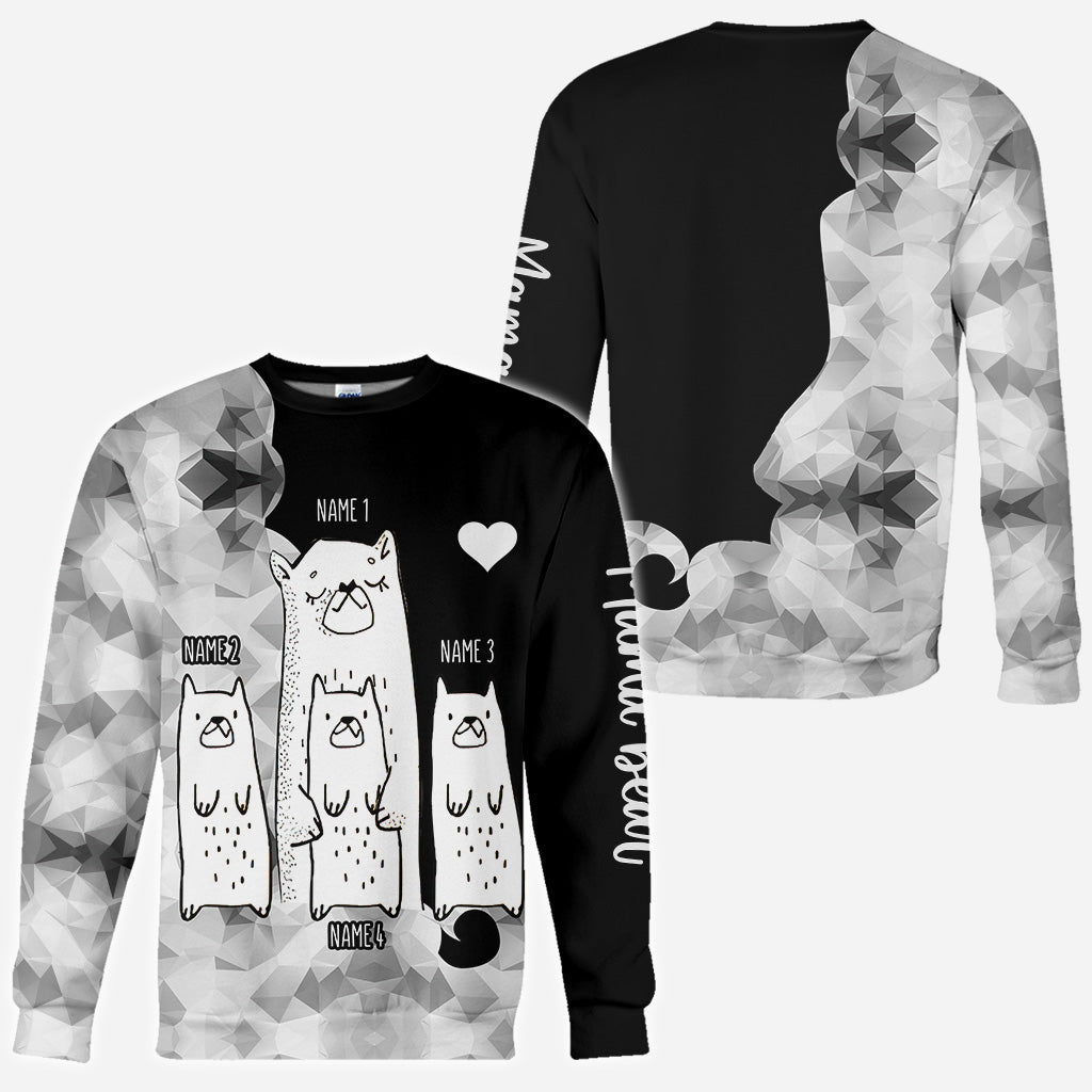 Mama Bär – Personalisiertes Muttertags-T-Shirt und Hoodie mit dem Aufdruck „Mama All Over“.