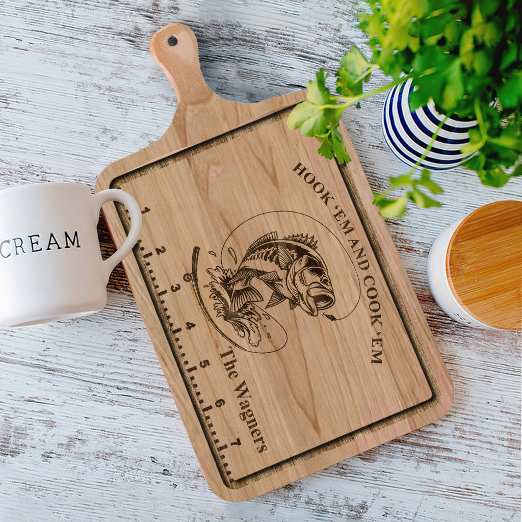 Angeln und Kochen – Angelgeschenk für Papa, ihn, Ehemann – Personalisiertes Schneidebrett
