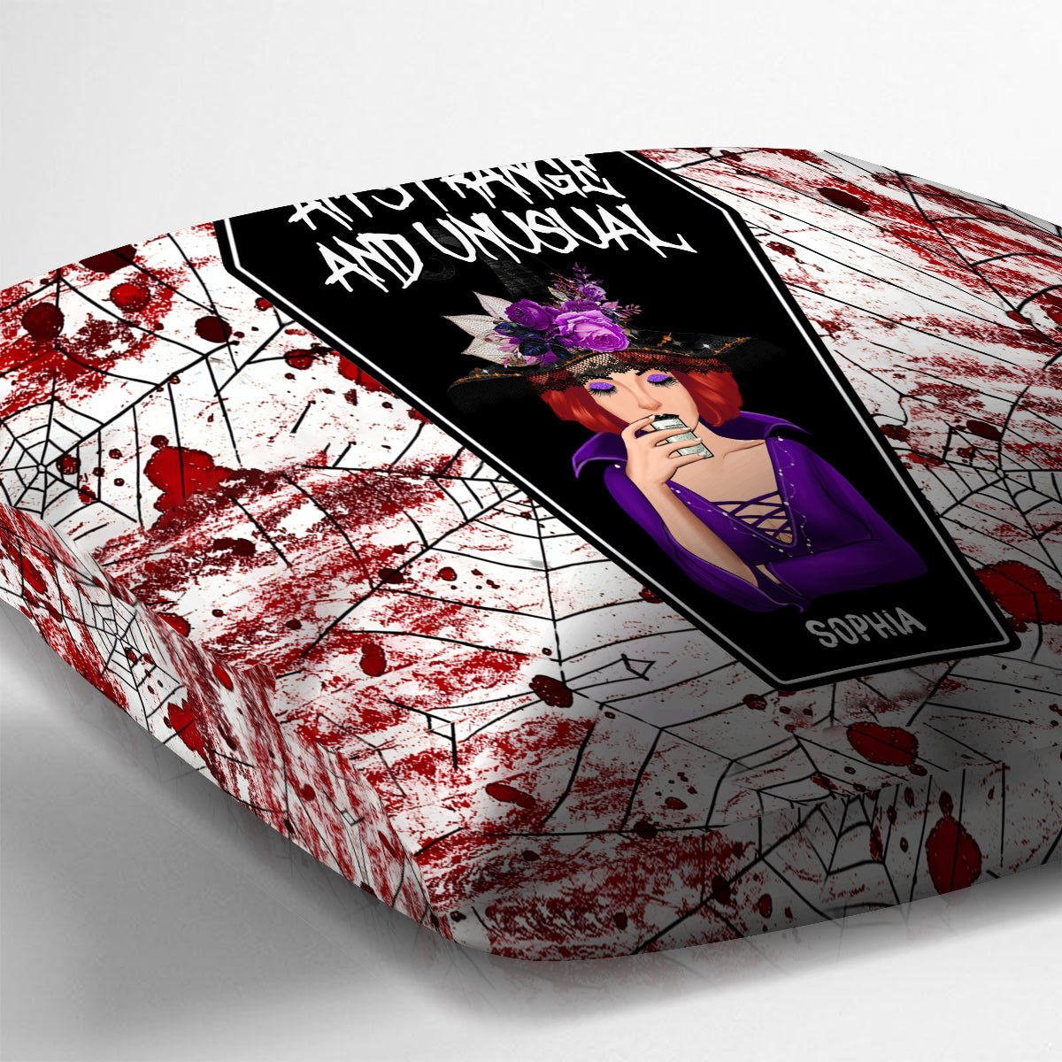 Ich selbst bin seltsam und ungewöhnlich – Personalisiertes Hexen-Kissen