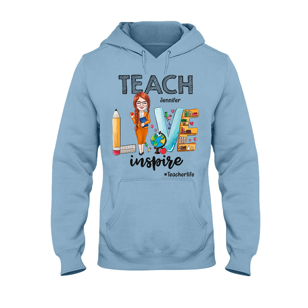 Lehren, Lieben, Inspirieren – Personalisiertes Lehrer-T-Shirt & Hoodie