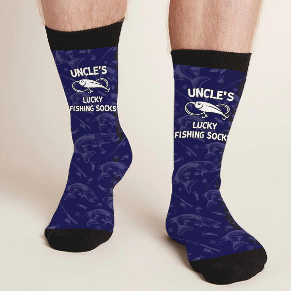 Glückssocken mit Anglermotiv – Geschenk für Papa, Onkel, Tante, Oma, Opa, Mama, Sohn, Tochter, Bruder, Schwester, Enkelin, Enkel, Ehemann, Ehefrau, Freund, Freundin, Freund, Kollege – Personalisierte Socken