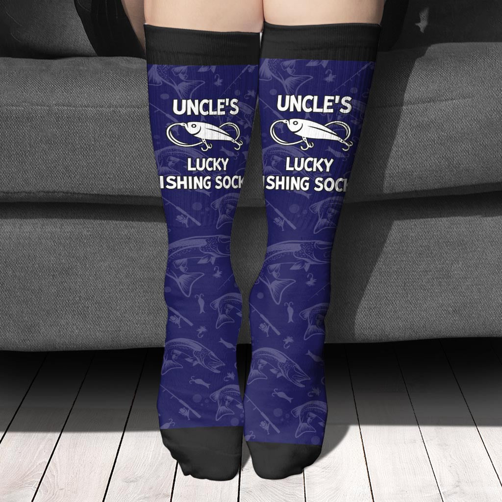 Glückssocken mit Anglermotiv – Geschenk für Papa, Onkel, Tante, Oma, Opa, Mama, Sohn, Tochter, Bruder, Schwester, Enkelin, Enkel, Ehemann, Ehefrau, Freund, Freundin, Freund, Kollege – Personalisierte Socken