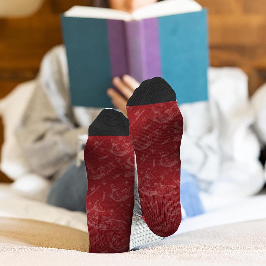 Glückssocken mit Anglermotiv – Geschenk für Papa, Onkel, Tante, Oma, Opa, Mama, Sohn, Tochter, Bruder, Schwester, Enkelin, Enkel, Ehemann, Ehefrau, Freund, Freundin, Freund, Kollege – Personalisierte Socken