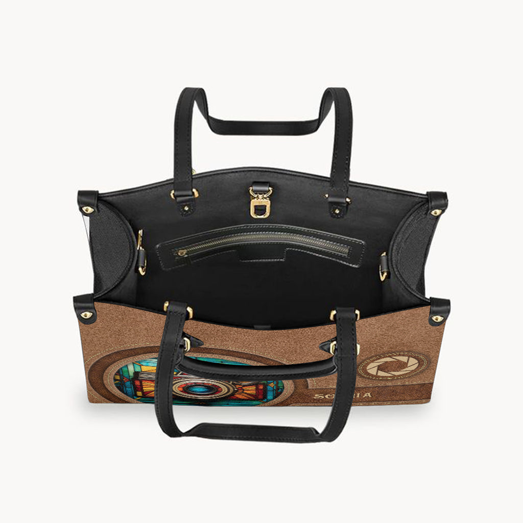 Einfach ein Mädchen, das die Fotografie liebt – personalisierte Lederhandtasche für Fotografen