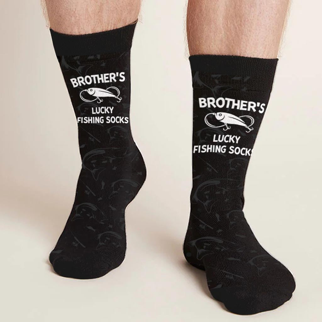 Glückssocken mit Anglermotiv – Geschenk für Papa, Onkel, Tante, Oma, Opa, Mama, Sohn, Tochter, Bruder, Schwester, Enkelin, Enkel, Ehemann, Ehefrau, Freund, Freundin, Freund, Kollege – Personalisierte Socken