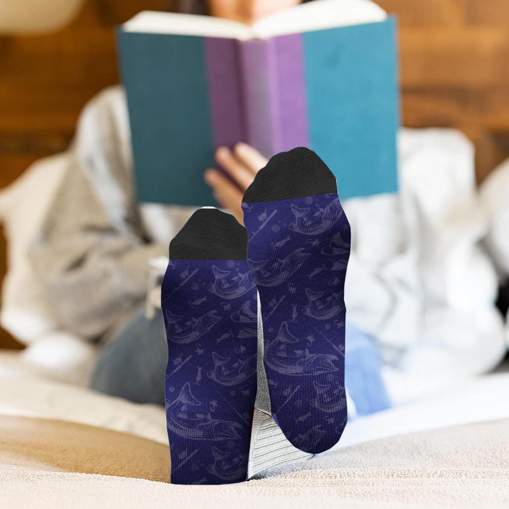 Glückssocken mit Anglermotiv – Geschenk für Papa, Onkel, Tante, Oma, Opa, Mama, Sohn, Tochter, Bruder, Schwester, Enkelin, Enkel, Ehemann, Ehefrau, Freund, Freundin, Freund, Kollege – Personalisierte Socken
