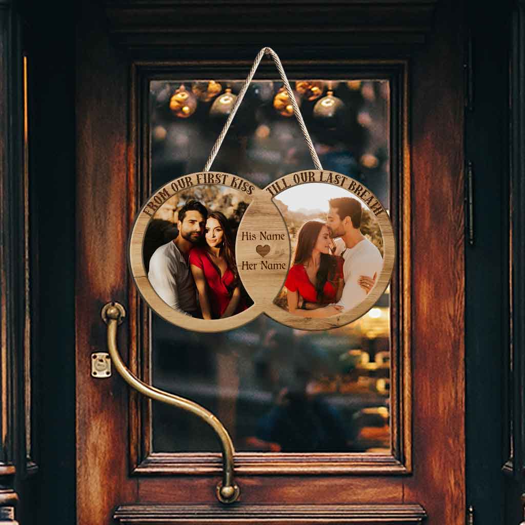 Von unserem ersten Kuss – Personalisiertes Holzschild für Paare