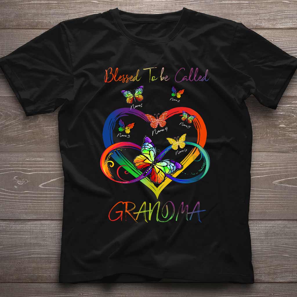 Gesegnet, Oma genannt zu werden – personalisiertes Muttertags-T-Shirt und Hoodie