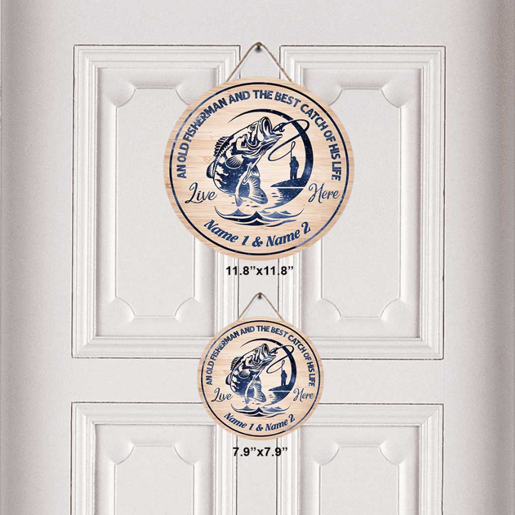 Ein alter Fischer - Personalisiertes rundes Holzschild zum Angeln