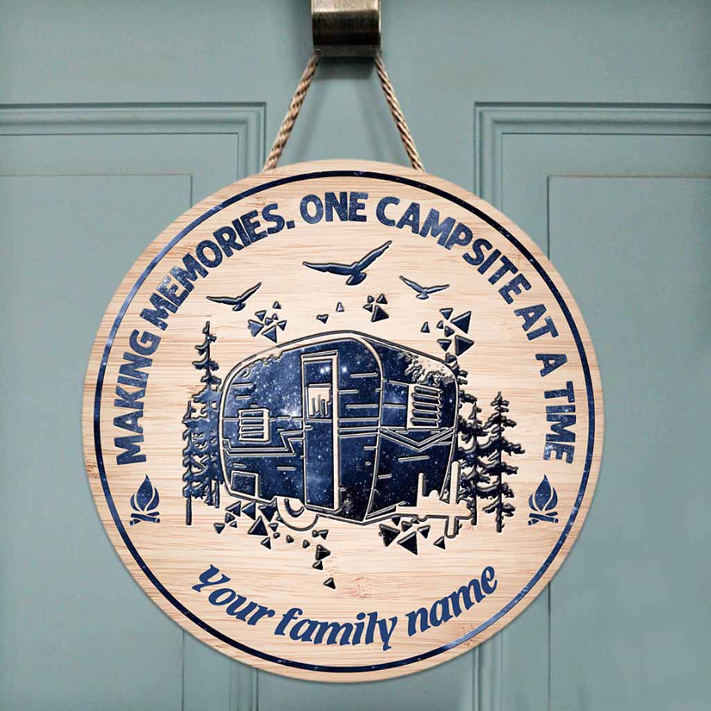 Erinnerungen schaffen – Personalisiertes rundes Holzschild fürs Camping