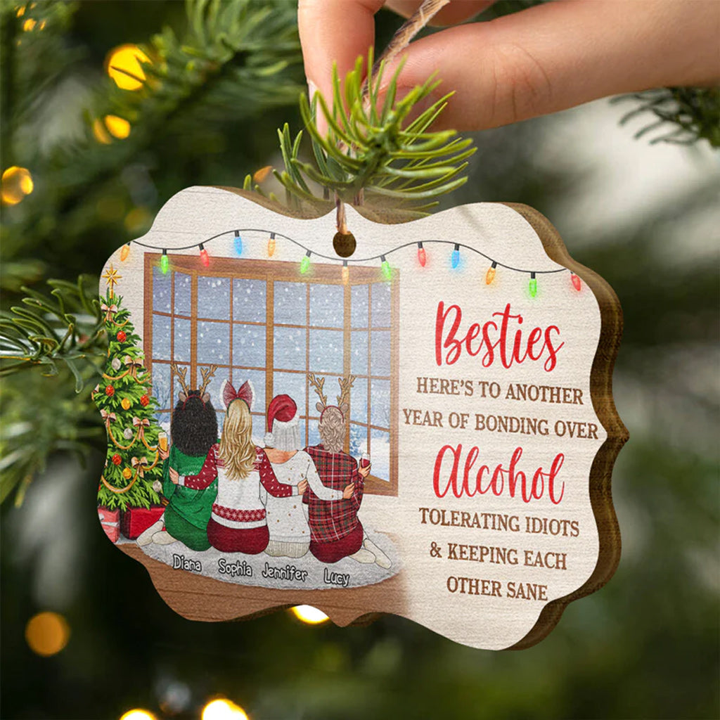 Auf ein weiteres Jahr voller Freundschaft und gemeinsamer Drinks – personalisierter Freundschafts-Weihnachtsbaumschmuck (beidseitig bedruckt)