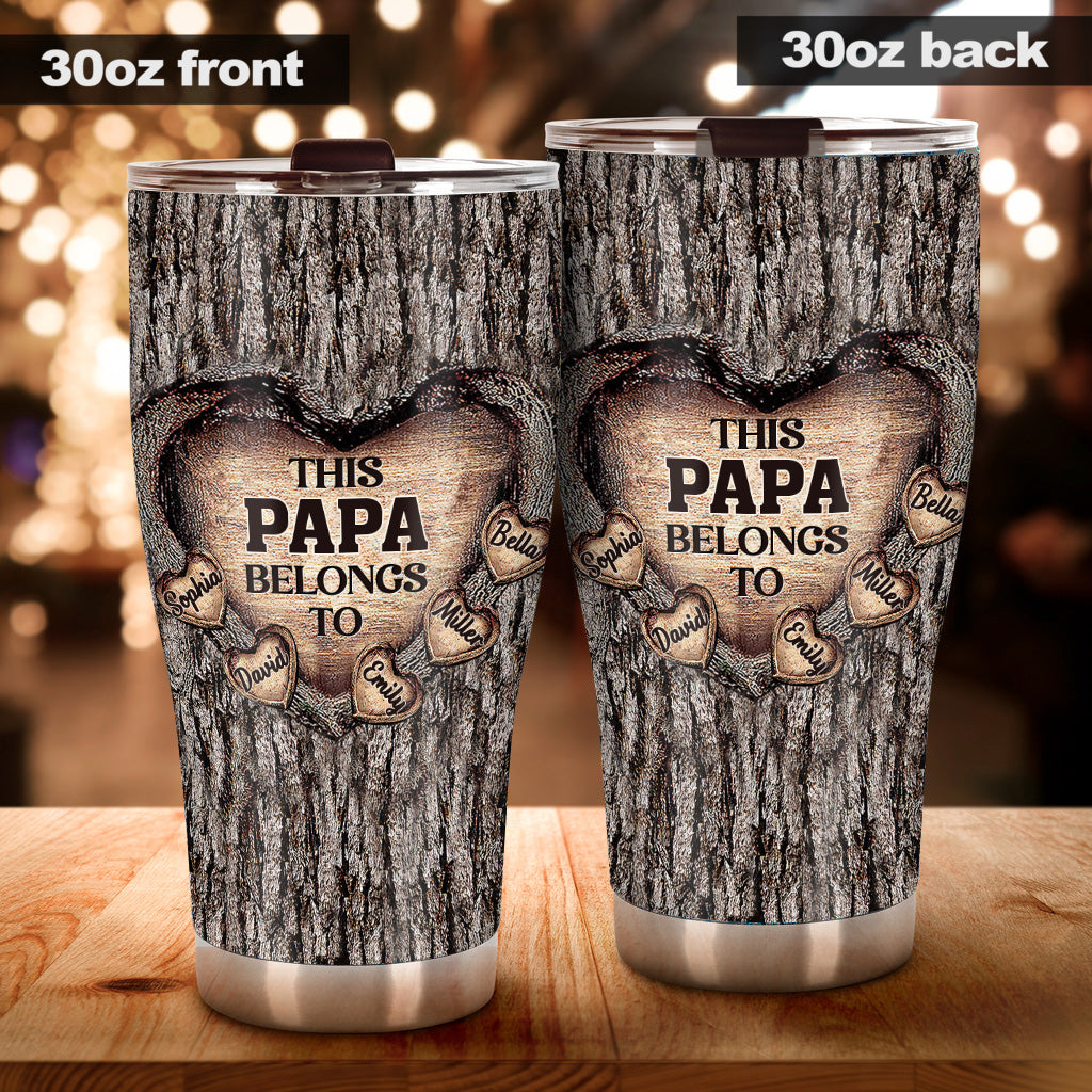 Papas Herz – Geschenk für Papa, Oma, Opa, Mama, Onkel, Tante, Bruder, Schwester – Personalisierter Trinkbecher