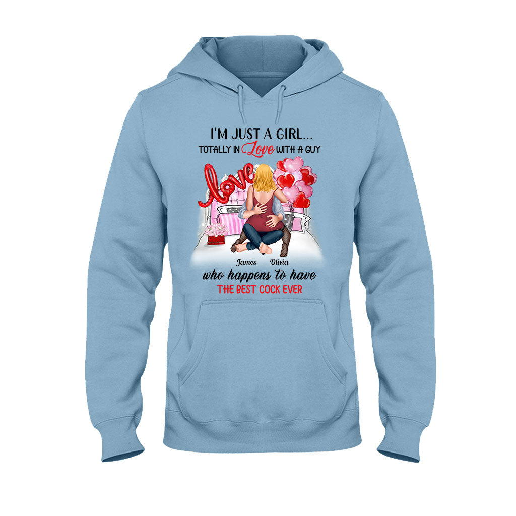 Ich bin nur ein Mädchen, das in einen Jungen verliebt ist – personalisiertes Partner-T-Shirt und Hoodie