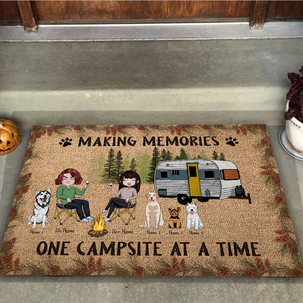 Das Leben ist schöner am Lagerfeuer – Personalisierte Camping-Fußmatte