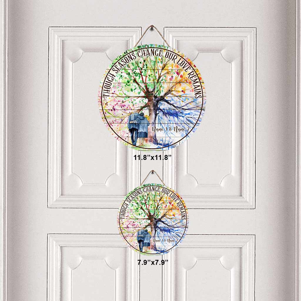 Auch wenn sich die Jahreszeiten ändern – personalisiertes rundes Holzschild für Paare