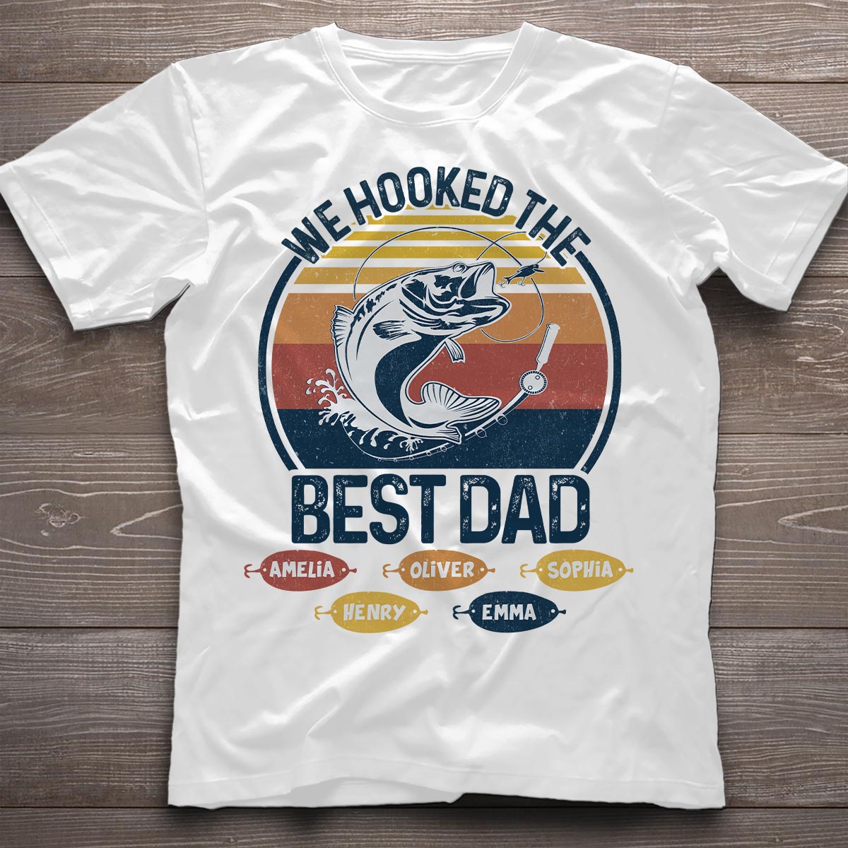 Wir haben den besten Angel-Papa und Opa am Haken! – Angelgeschenk für Papa und Opa – Personalisiertes T-Shirt und Hoodie