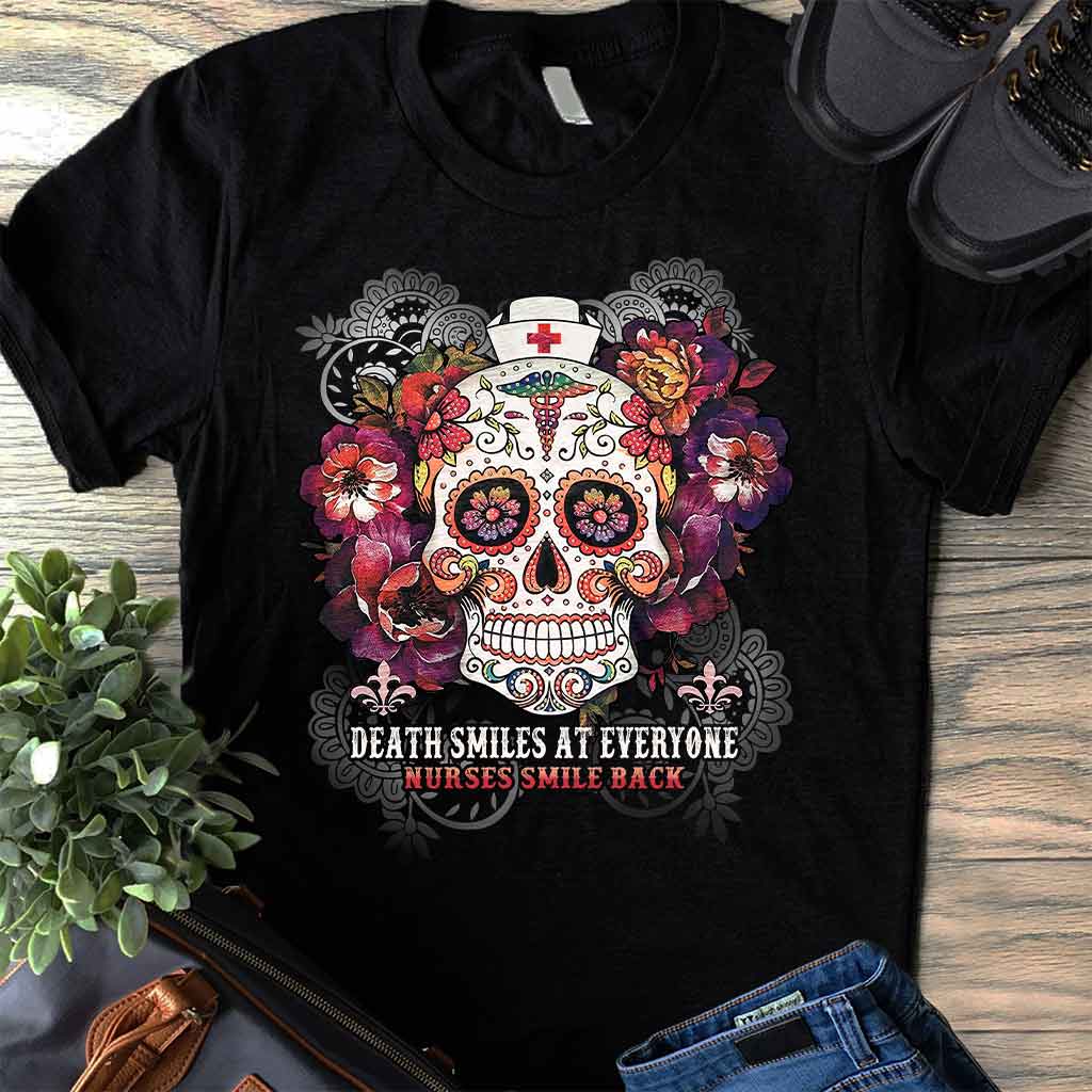 Der Tod lächelt alle an – T-Shirt und Hoodie für Krankenschwestern 1121