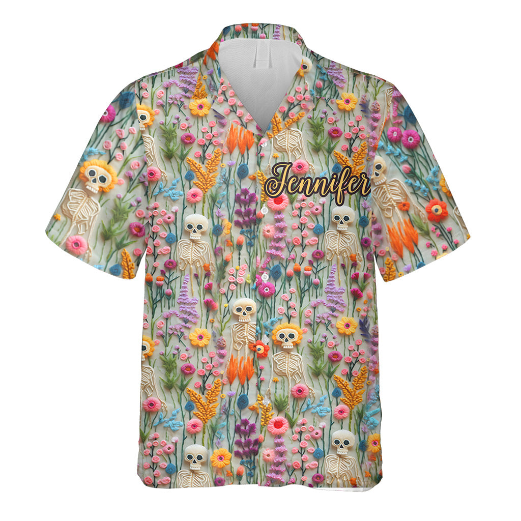 Personalisiertes Totenkopf-Hawaiihemd mit Blumen-Skelett-Motiv