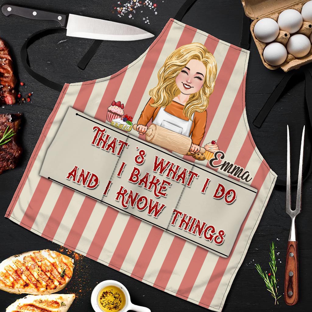 Ich backe und ich weiß Dinge – Backgeschenk für Mama, Papa, Tochter, Sohn, Freundin, Freund, Ehefrau, Ehemann, Schwester, Bruder, Freunde – Personalisierte Schürze