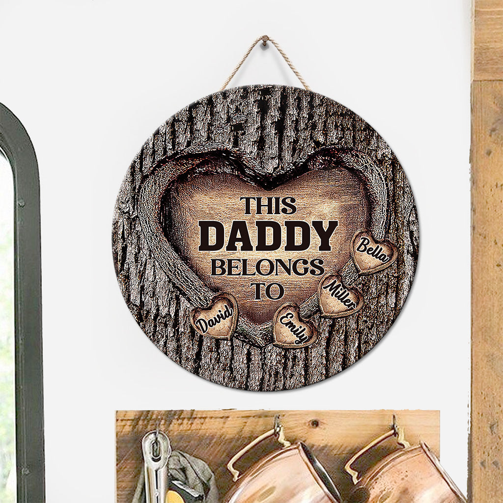 Dad's Heart - Gift for dad, grandma, grandpa, mom, uncle, aunt, brother, sister - Personalized Round Wood Sign