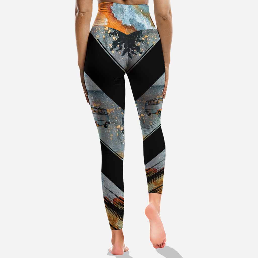 Ein Campingplatz nach dem anderen – Personalisierter Camping-Hoodie und Leggings