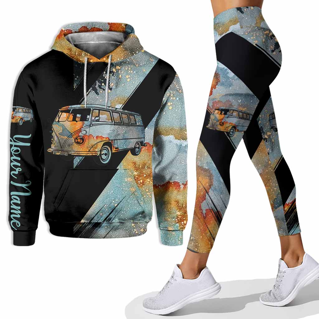 Ein Campingplatz nach dem anderen – Personalisierter Camping-Hoodie und Leggings