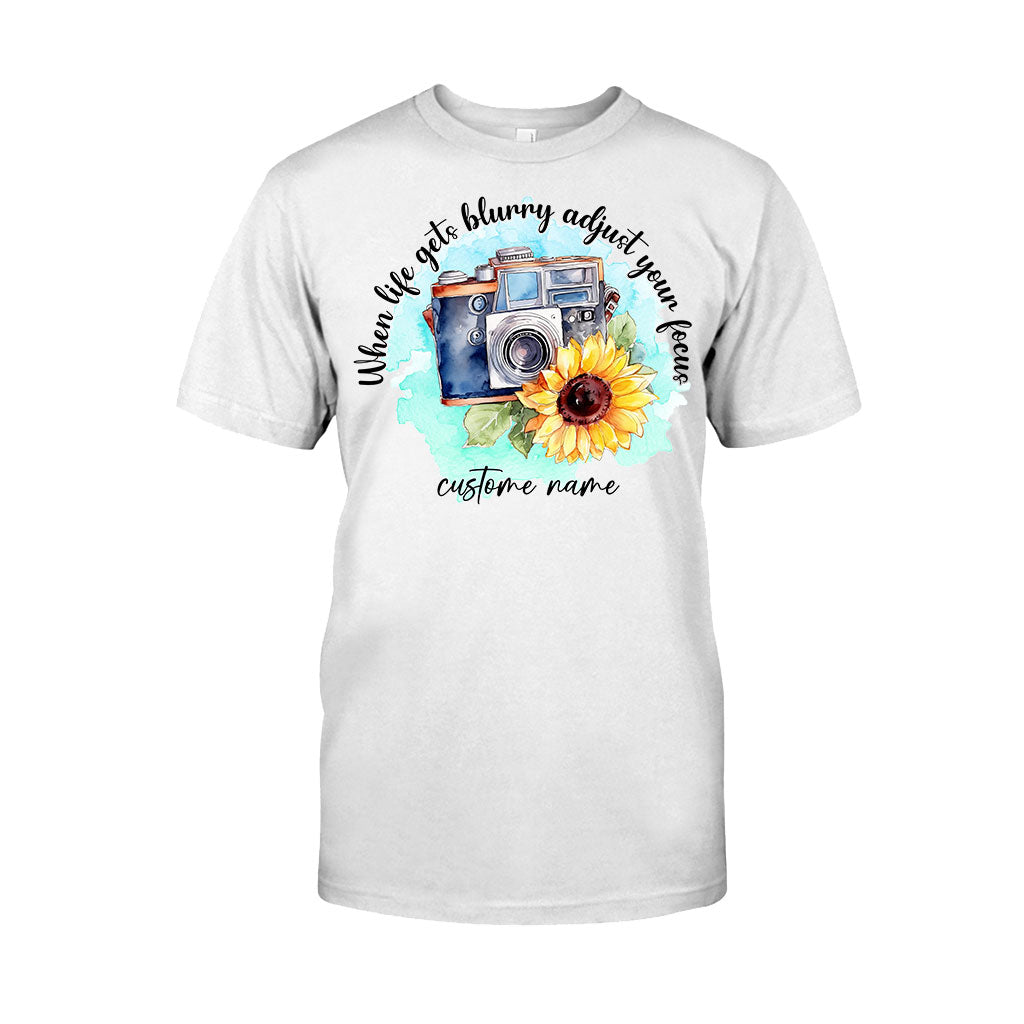 Wenn das Leben verschwommen wird, richte deinen Fokus neu aus – personalisiertes Fotografie-T-Shirt und Hoodie