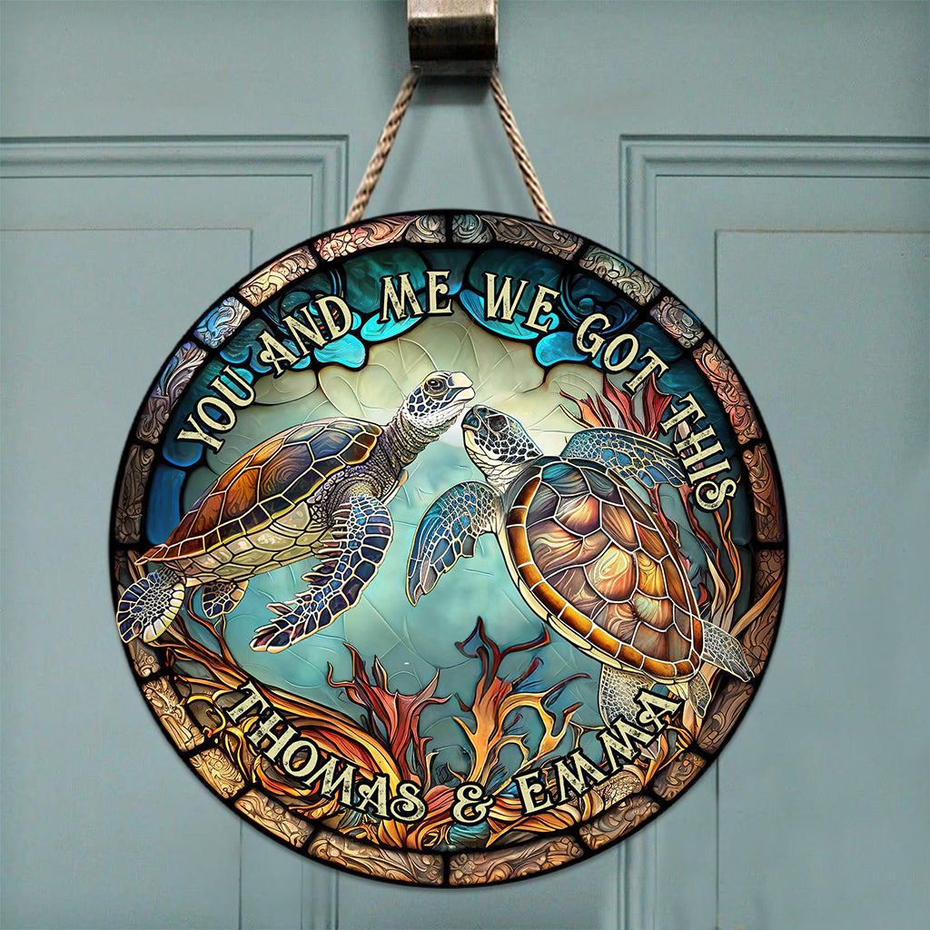 Schildkrötenpaar aus Buntglas – Schildkrötengeschenk für Ehemann, Ehefrau, Freund, Freundin – Personalisiertes rundes Holzschild