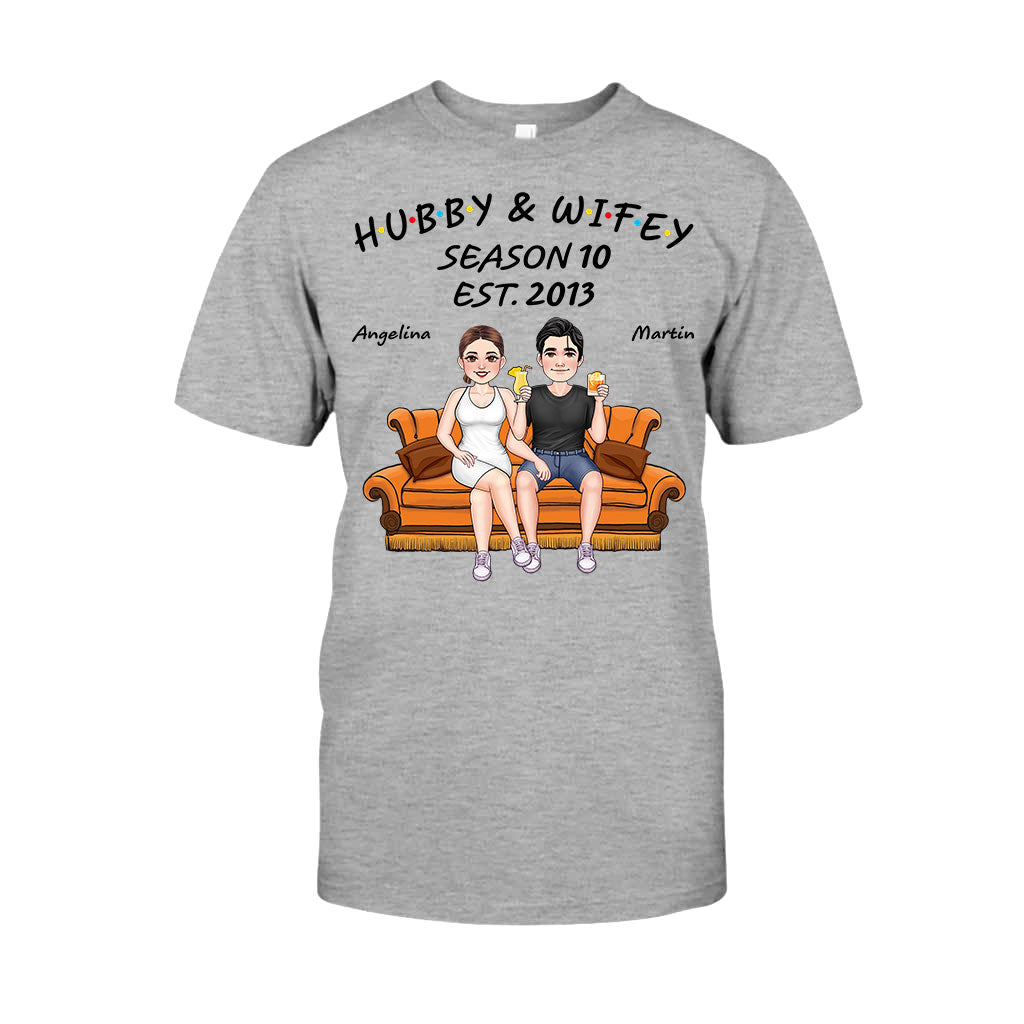 Ehemann und Ehefrau – Personalisiertes T-Shirt und Hoodie für Ehepaare