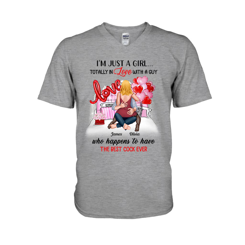 Ich bin nur ein Mädchen, das in einen Jungen verliebt ist – personalisiertes Partner-T-Shirt und Hoodie