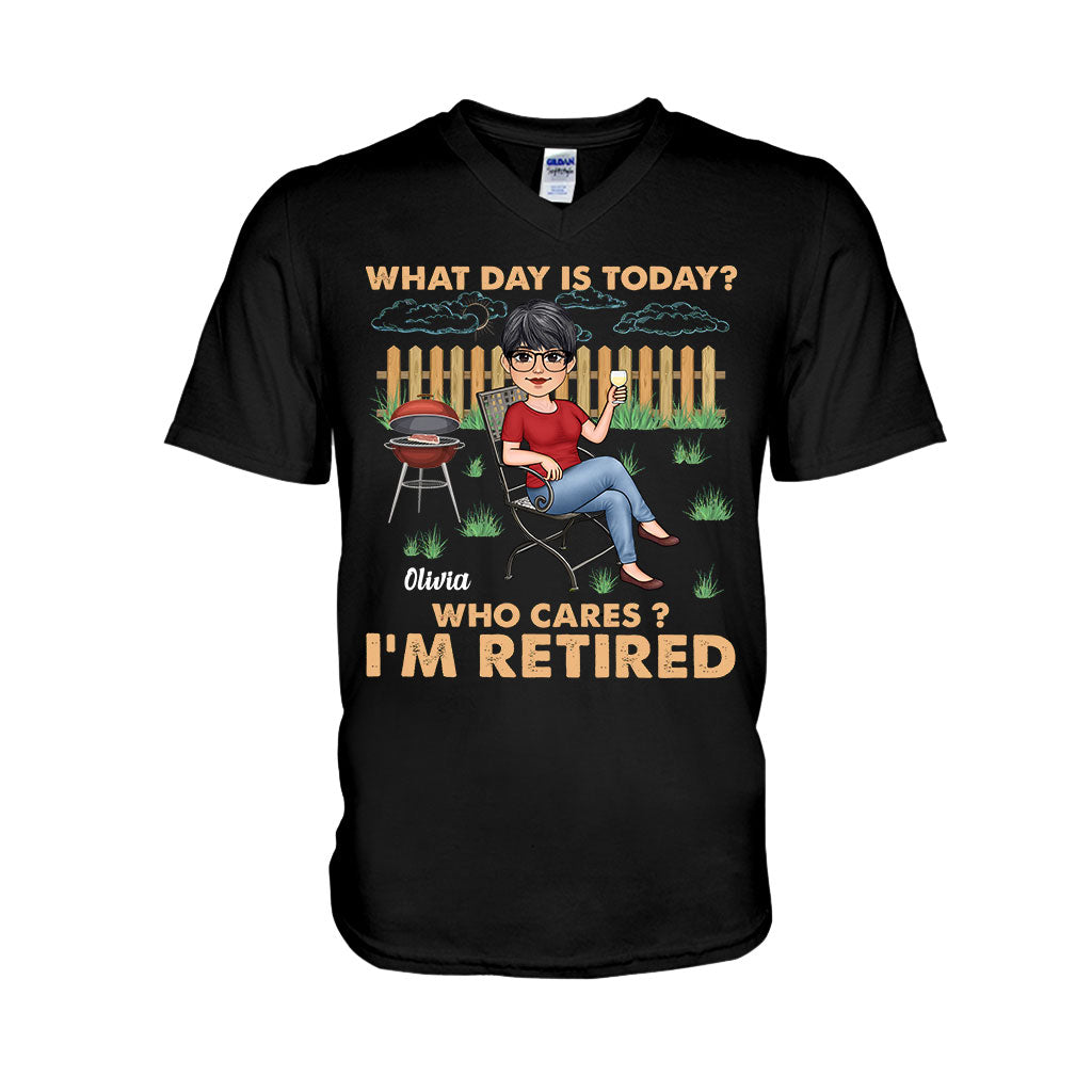 Welcher Tag ist heute? Wen interessiert's? - Personalisiertes T-Shirt und Hoodie für Rentner