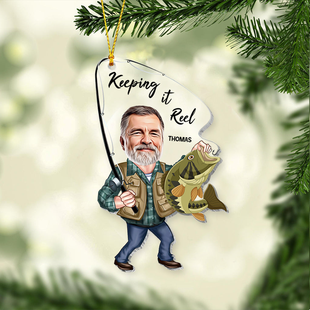 Foto eingefügt: Lustiges Angeln, das die Rolle hält – Personalisierter transparenter Angel-Anhänger