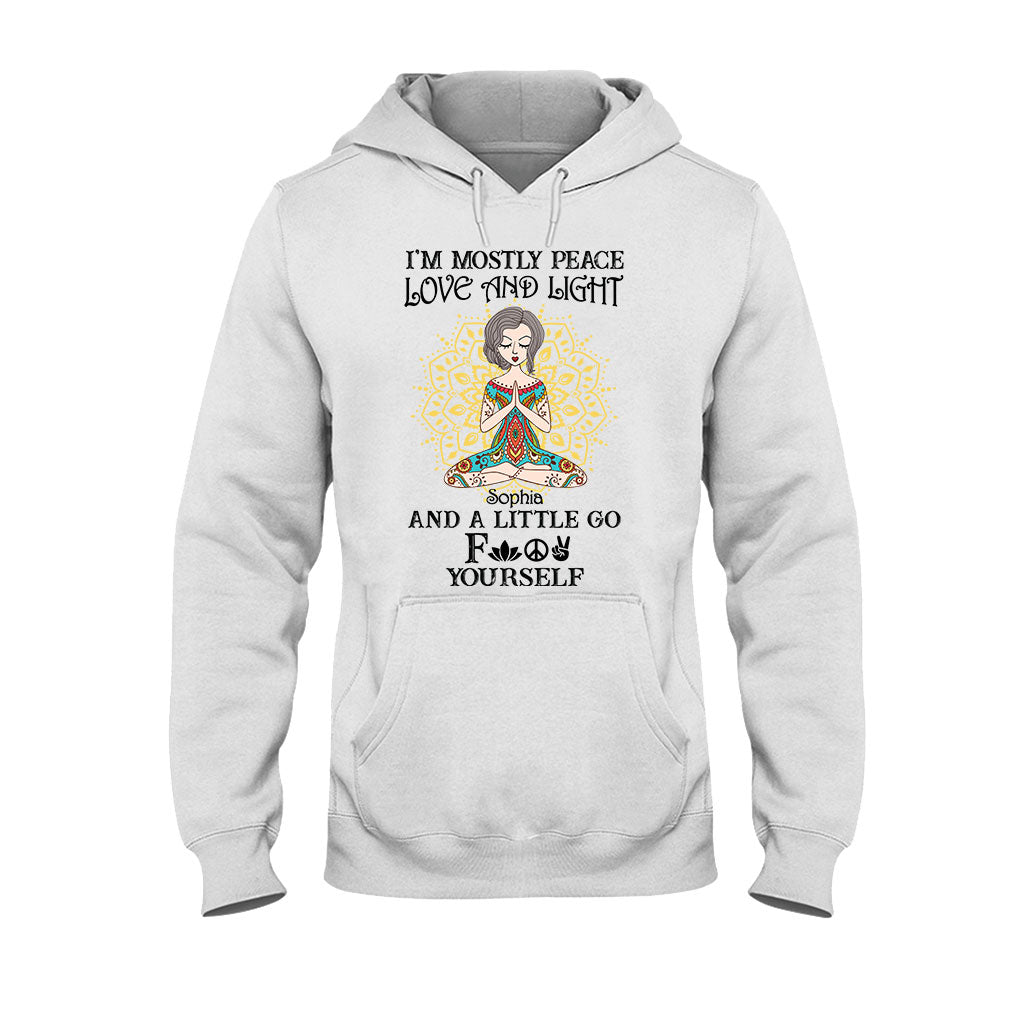 Ich bin vor allem Frieden, Liebe und Licht – personalisiertes Yoga-T-Shirt und Hoodie