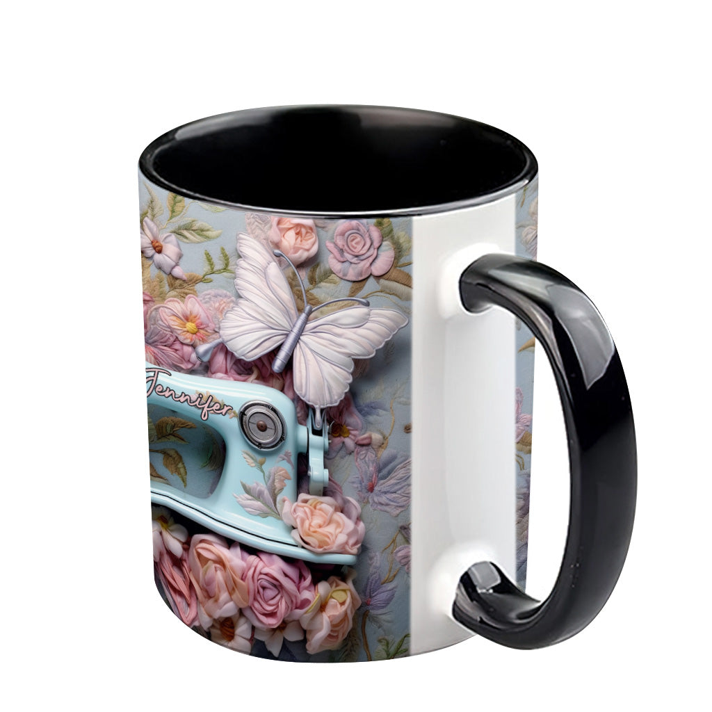 Nähmaschine mit Blumenmuster – personalisierte Tasse mit Nähdekor