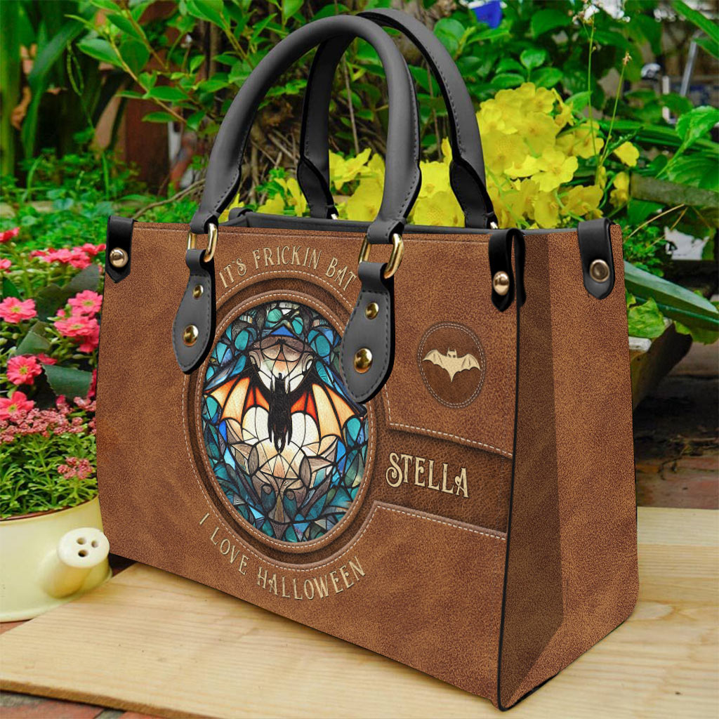 Es ist verdammt nochmal Fledermaus, ich liebe Halloween - Personalisierte Hexen-Lederhandtasche