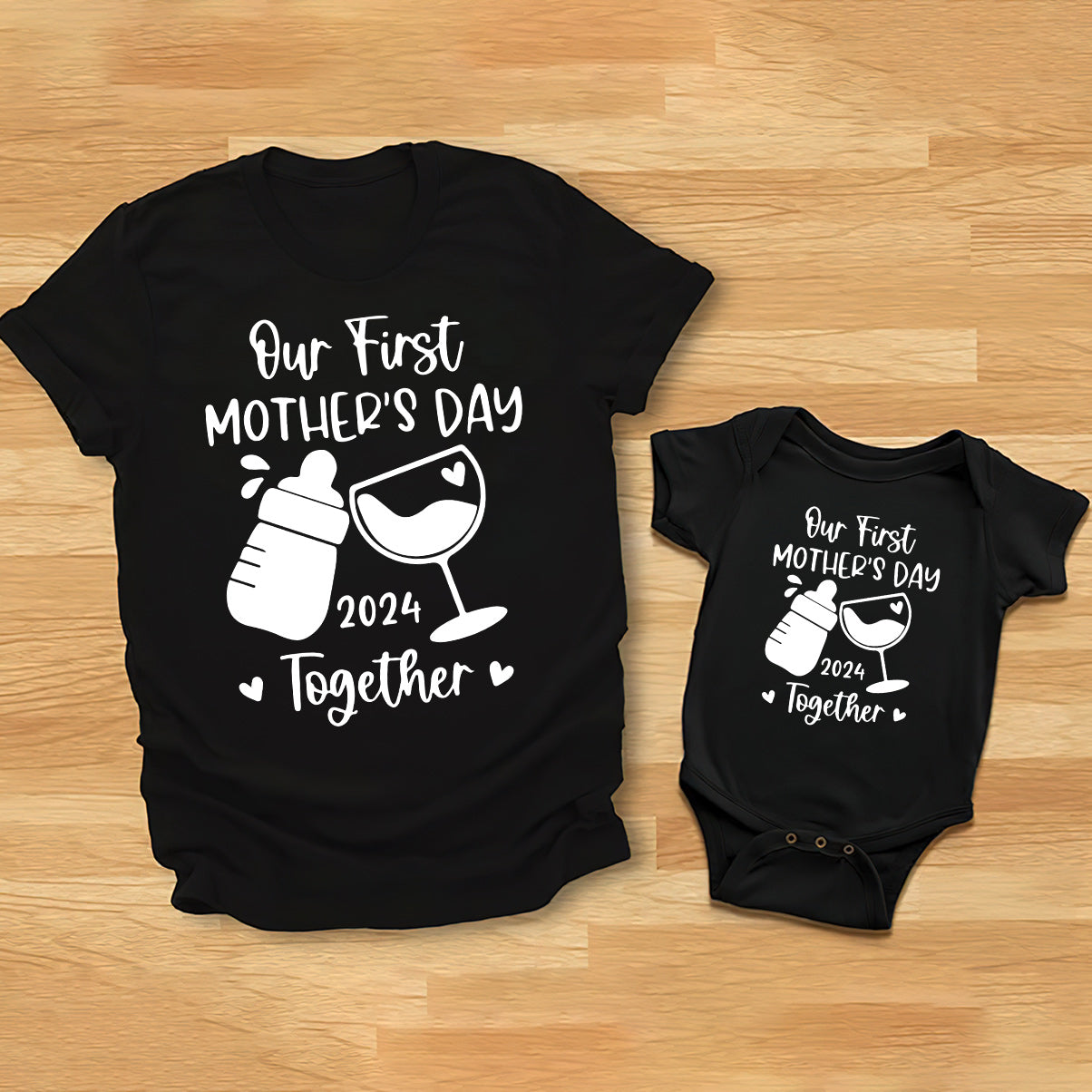 Unser erster gemeinsamer Muttertag – Milch und Wein – personalisiertes Mutter-T-Shirt und Baby-Body