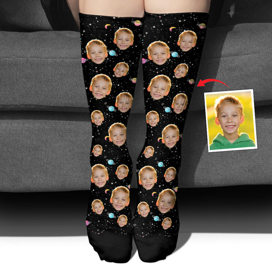 Personalisierte Socken mit Galaxy-Gesichtsmotiven für meinen Enkel