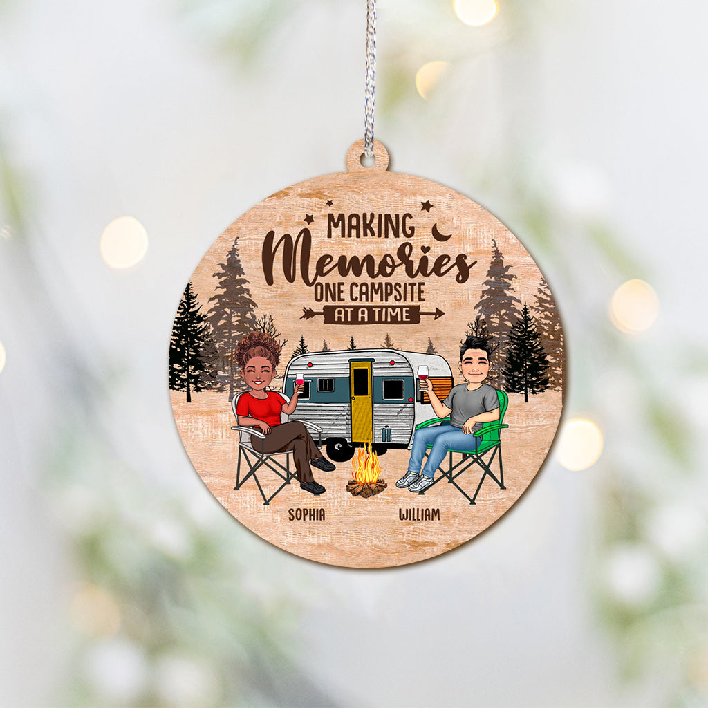 Fröhlicher Camper – Campinggeschenk für Ehemann, Ehefrau, Freund – Personalisierter Schmuck