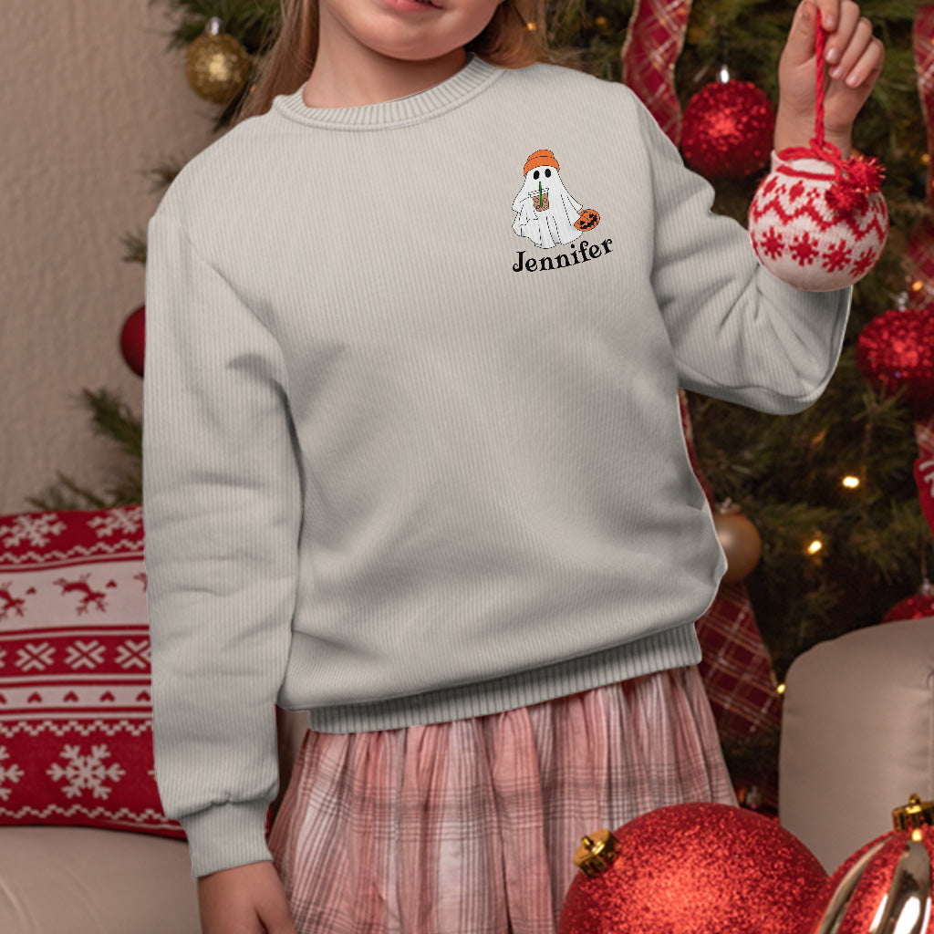 Eiskaffee mit kleinem Geist – personalisierter Halloween-Pullover