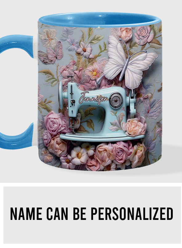 Nähmaschine mit Blumenmuster – personalisierte Tasse mit Nähdekor