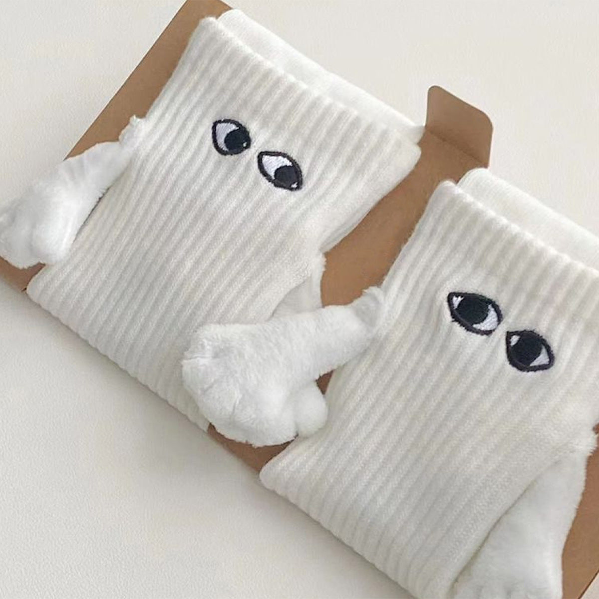 Socken mit Händchenhalten-Motiv – Socken für Paare, die Händchen halten