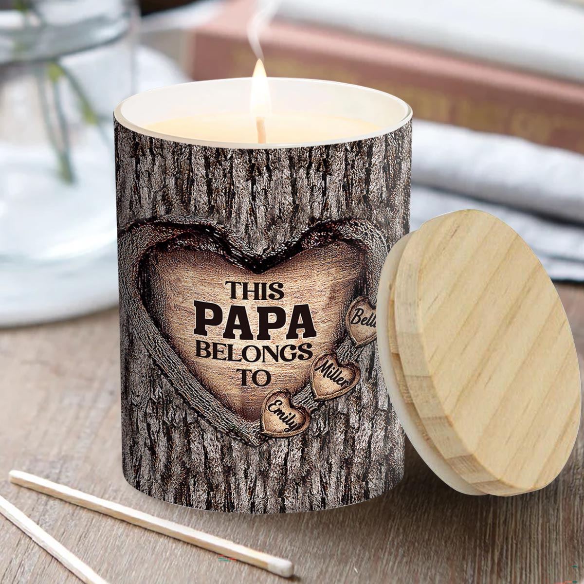 Papas Herz – Geschenk für Papa, Oma, Opa, Mama, Onkel, Tante, Bruder, Schwester – Personalisierte Kerze mit Holzdeckel