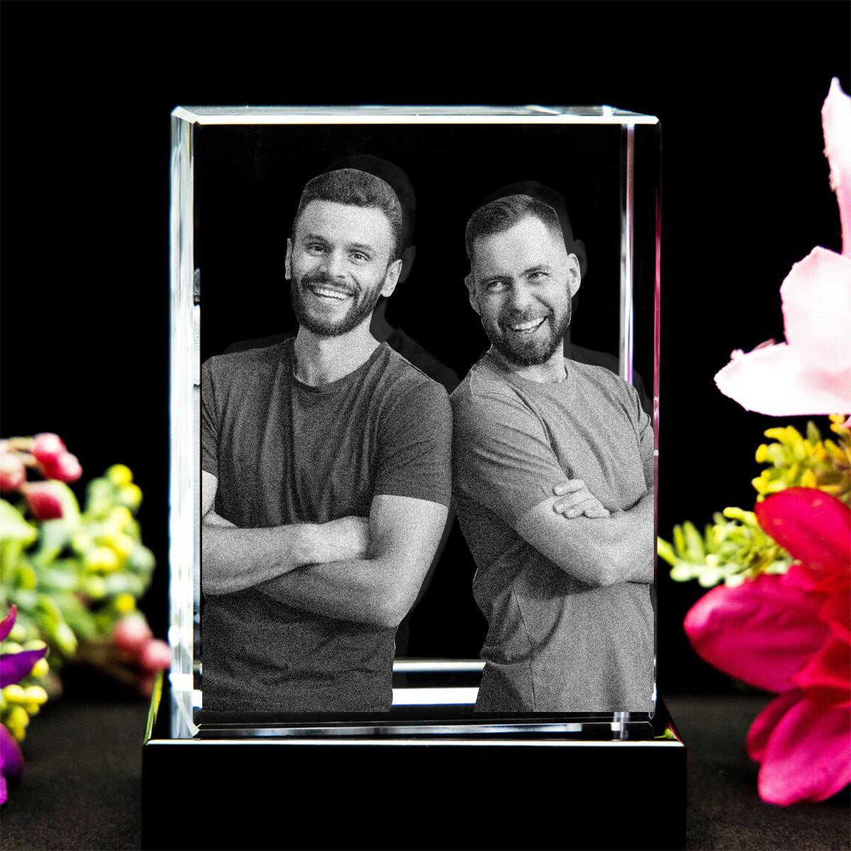 Foto nach Wunsch – Personalisierte Lasergravur für Ihren Enkel auf einer 3D-Kristalllampe in Quaderform.