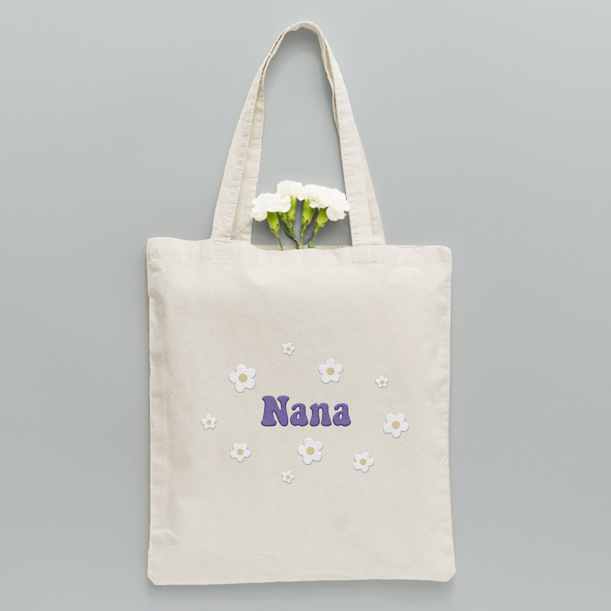Personalisierte Tragetasche mit Namensaufdruck und Blume – bestickt für Oma